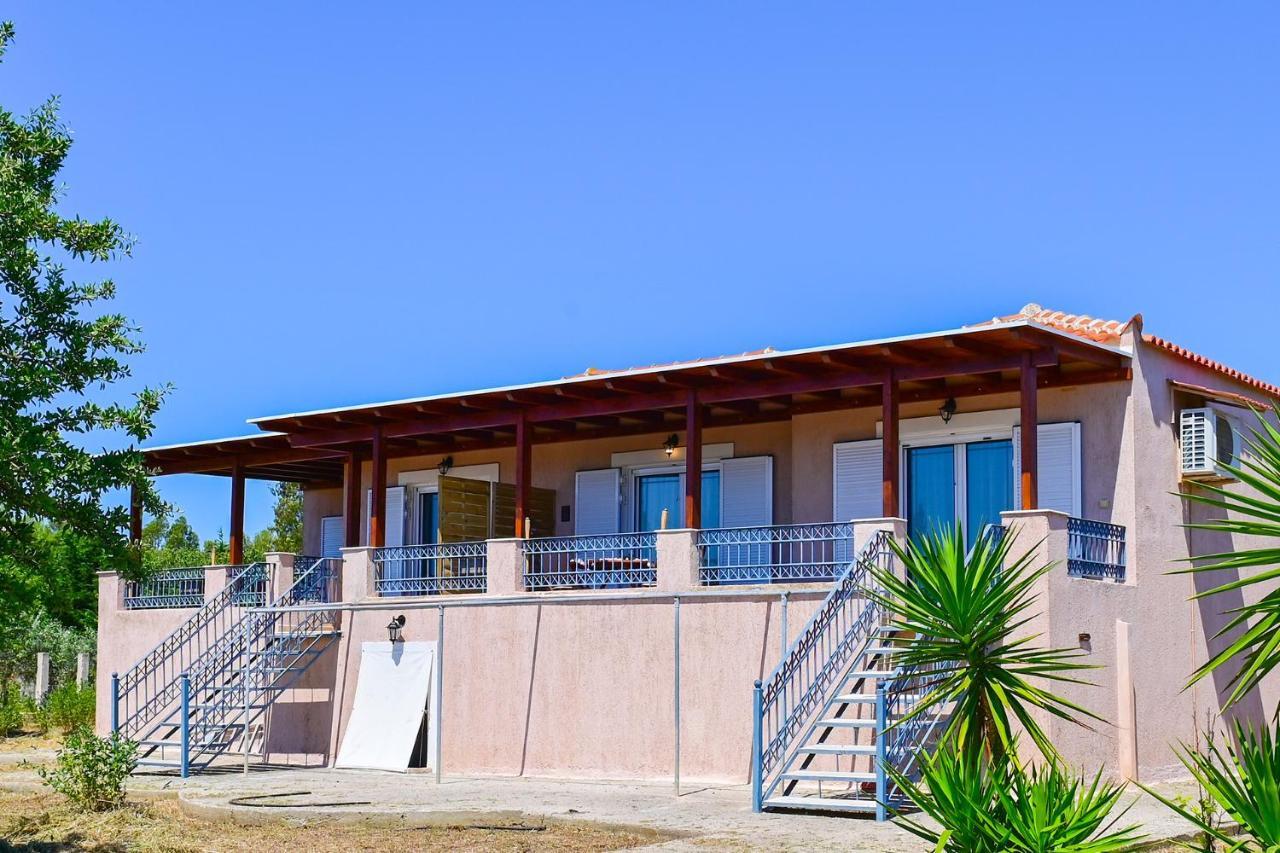 Salty Breeze Experience Vs Olive Flavor Sensation At Porto Cheli Apartment Exterior photo