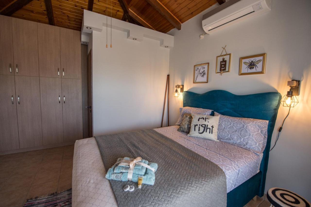 Salty Breeze Experience Vs Olive Flavor Sensation At Porto Cheli Apartment Exterior photo