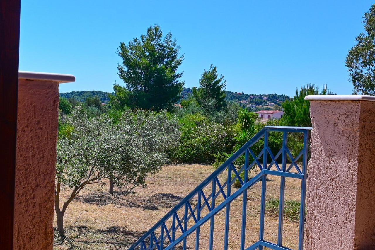 Salty Breeze Experience Vs Olive Flavor Sensation At Porto Cheli Apartment Exterior photo