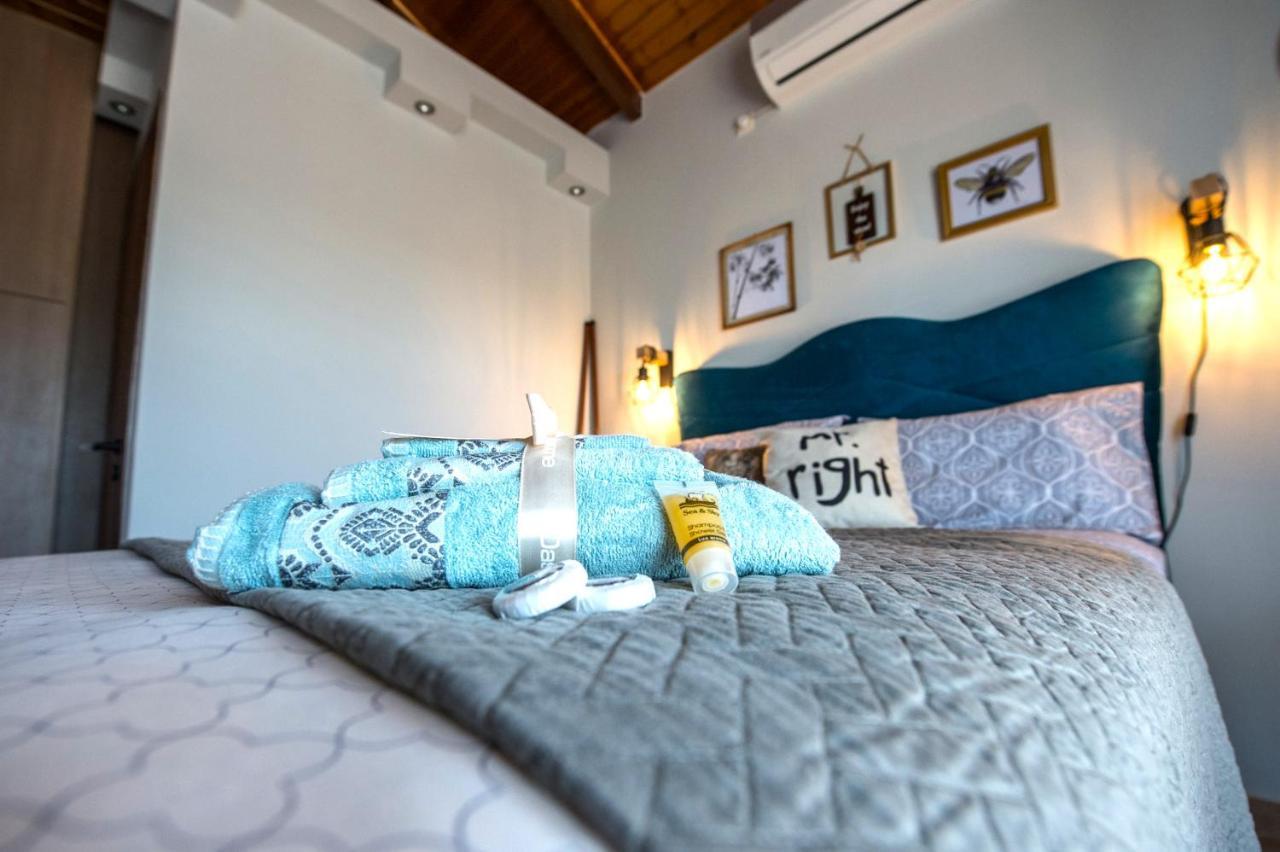 Salty Breeze Experience Vs Olive Flavor Sensation At Porto Cheli Apartment Exterior photo