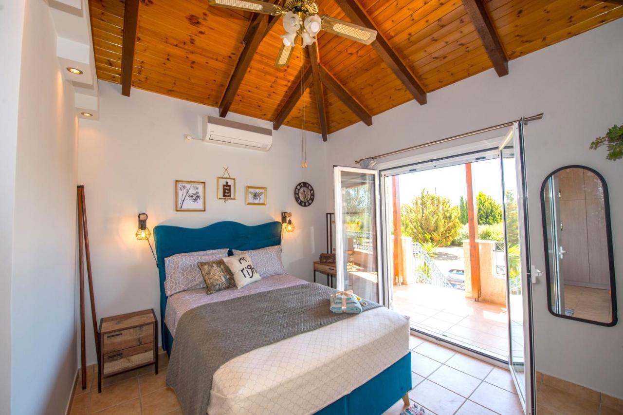 Salty Breeze Experience Vs Olive Flavor Sensation At Porto Cheli Apartment Exterior photo