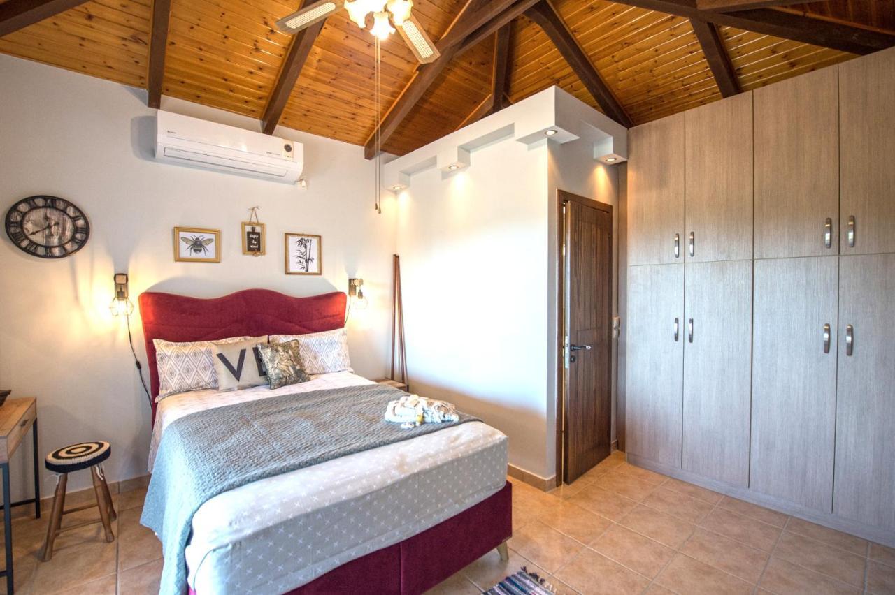 Salty Breeze Experience Vs Olive Flavor Sensation At Porto Cheli Apartment Exterior photo