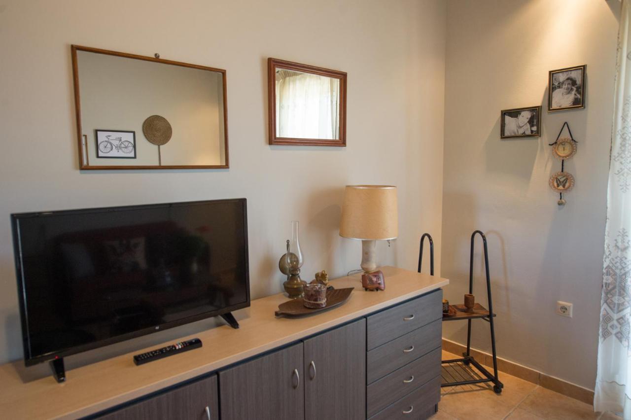 Salty Breeze Experience Vs Olive Flavor Sensation At Porto Cheli Apartment Exterior photo